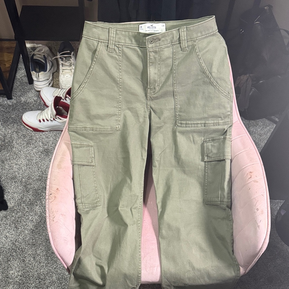 Woman’s hollister Olive Cargo Pants